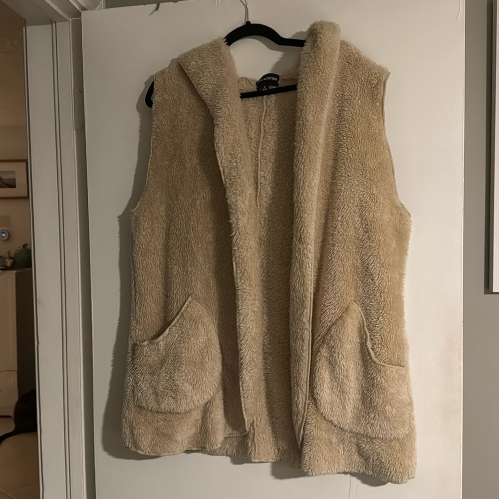 Cozy, hooded vest.